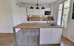 Charmant T2 Avec Balcon - Parking, Ac, Wifi